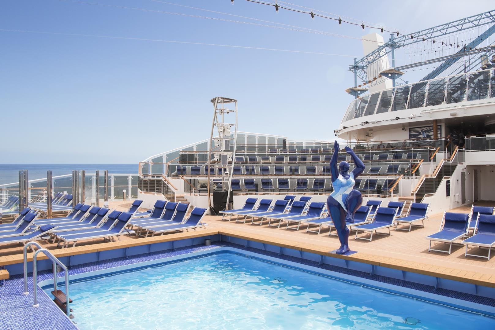 MSC Meraviglia, Horizon Amphitheatre and Horizon Pool